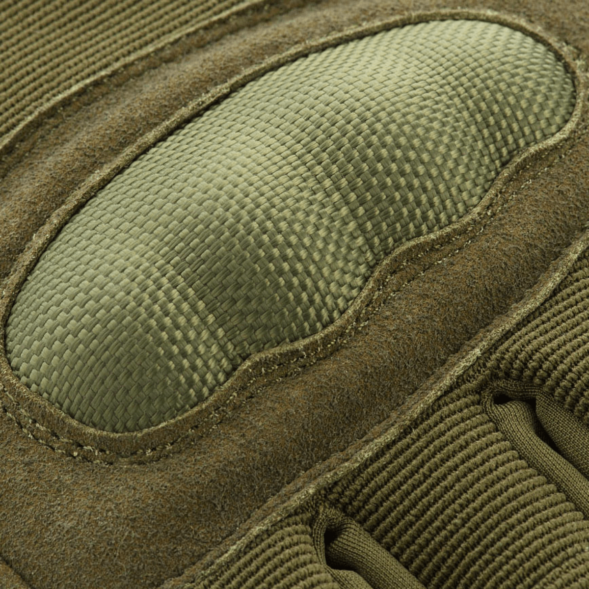 Nærbillede af M-Tac Fingerløse Handsker Assault Tactical Mk.3 med forstærket håndflade og dæmpende kno-pads. Sikker velcro lukning.