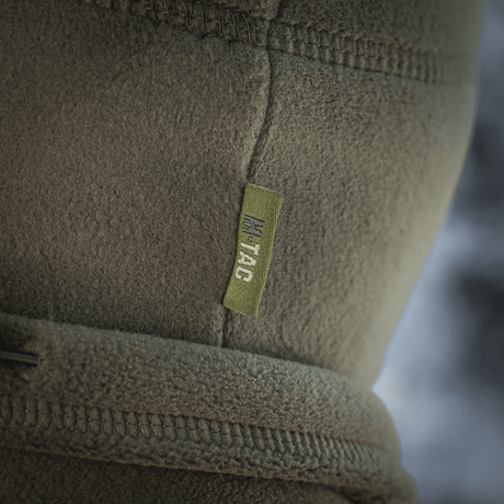 M-Tac Fleece Watch Cap Light Polartec i olivenfarve med mærke synligt, lavet af Polartec Micro Series fleece for vinterbrug.