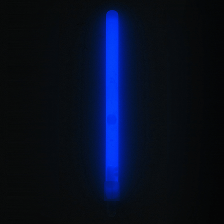 M-Tac Glow Stick 15 cm lyser blått, selvstendig lyskilde for mørke, sikker og ikke-giftig, perfekt for merking og signalering.