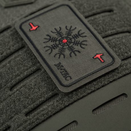 M-Tac Patch Kort Helm of Horror (broderi) med Ægishjálmur-design, holdbart brodert Cordura 500D-materiale, 8x5 cm, Velcro-feste.