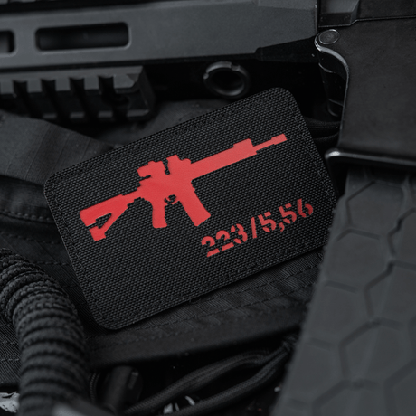 M-Tac AR-15 223/5,56 Laser Cut-patch med Velcro, taktisk moralepatch i Cordura 500D, slitesterkt design for militært og friluftsutstyr.
