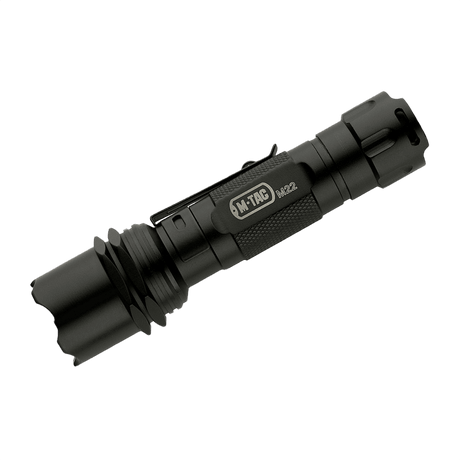 M-Tac Lommelykt M22-C - taktisk lommelykt med fokusert LED-lys, aluminiumlegering, robust design for utendørs bruk og selvforsvar.