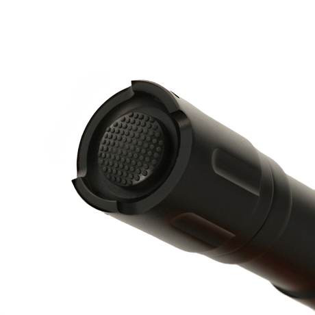 M-Tac lommelykt ML-8 bakdeksel i anodisert aluminium, egnet for utendørs og fritid, støv- og vannbeskyttet.
