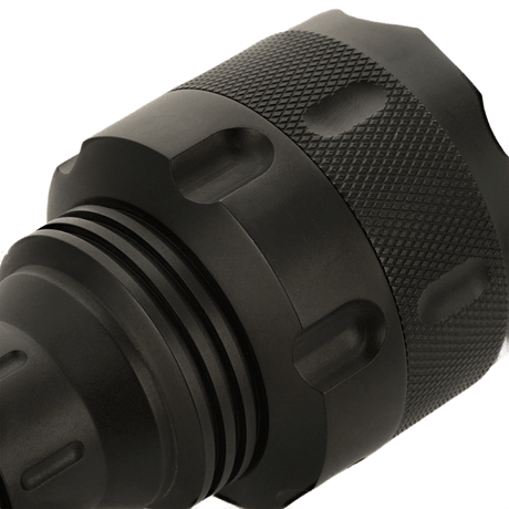 M-Tac lommelykt ML-8 i anodisert aluminium med kraftig LED-lysstyrke, egnet for utendørs og hjemmebruk.
