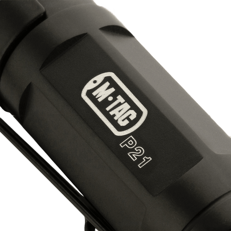 M-Tac lommelykt P21 med robust aluminiumdesign, egnet for EDC-kit og utendørs, kompakt og lett med Cree XR-E P4-WC LED.