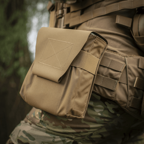 M-Tac Pouch til M249 Cartridge Box Closed montert på kamuflasjedrakt