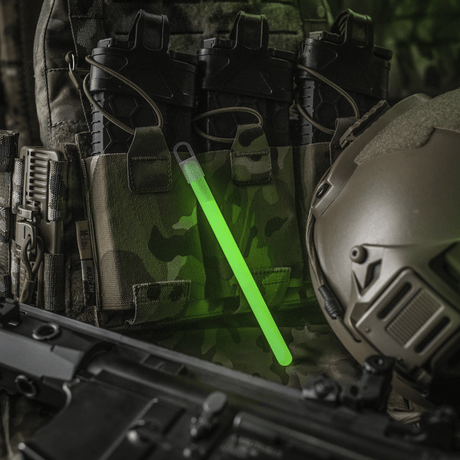 M-Tac Glow Stick 15 cm selvstendig lyskilde festet i kamuflasjeutstyr, ikke-giftig, lyser i mørke områder og brukes til signalering, langtidslagring.