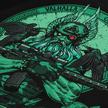 M-tac Flag Odin Night Vision 630x900 med moderne kriger Odin i militært utstyr, AR-15, ravner og Valhalla-design. Dekorativt banner.