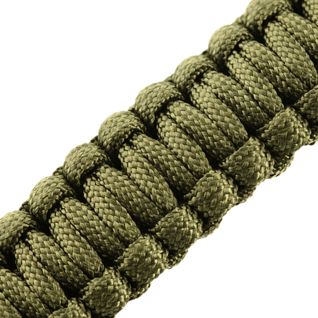 Nærbilde av M-Tac paracord-armbånd med ildstarter, kompass og fløyte i grønn farge, ideelt for overlevelse og friluftsliv.