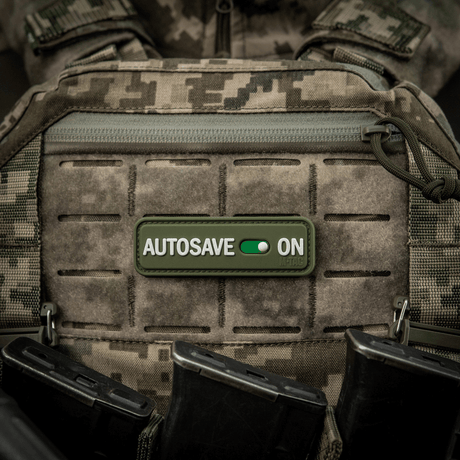 M-Tac Patch Autosave PVC i fullfarge montert på taktisk vest.