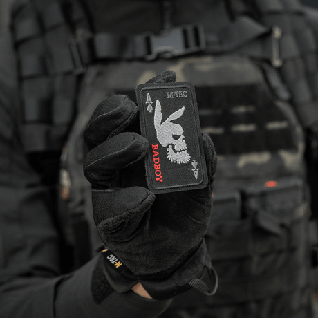 M-Tac Patch Bad Boy (broderi) i Cordura 500D med kaninkranium, ace of spades-motiv, festes med Velcro, symboliserer mot og frihet.