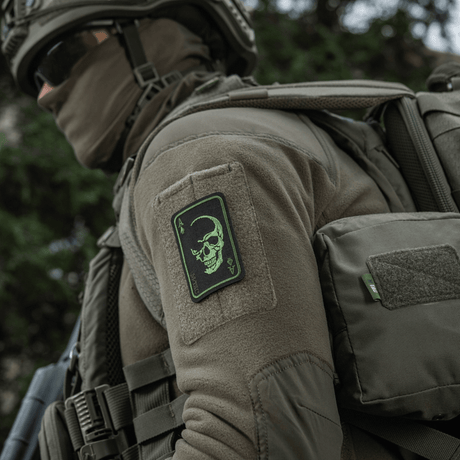 M-Tac Patch Face of War (broderi) på taktisk utstyr, fryktløst kraniesymbol på ess i spar-kort, festet med Velcro.