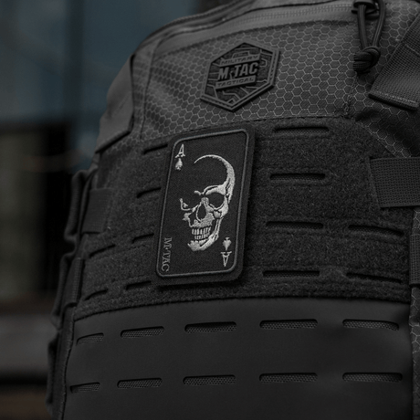 M-Tac Patch Face of War (broderi) på ryggsekk, brodert kranium på ess i spar. Cordura 500D, festet med Velcro. Inspirert av Vietnamkrigen.
