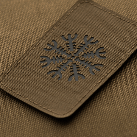 M-Tac Patch Helm of Horror Vannrett Laser Cut med ægishjálmur. Laget i Cordura 500D med Velcro-feste, perfekt for taktikk.