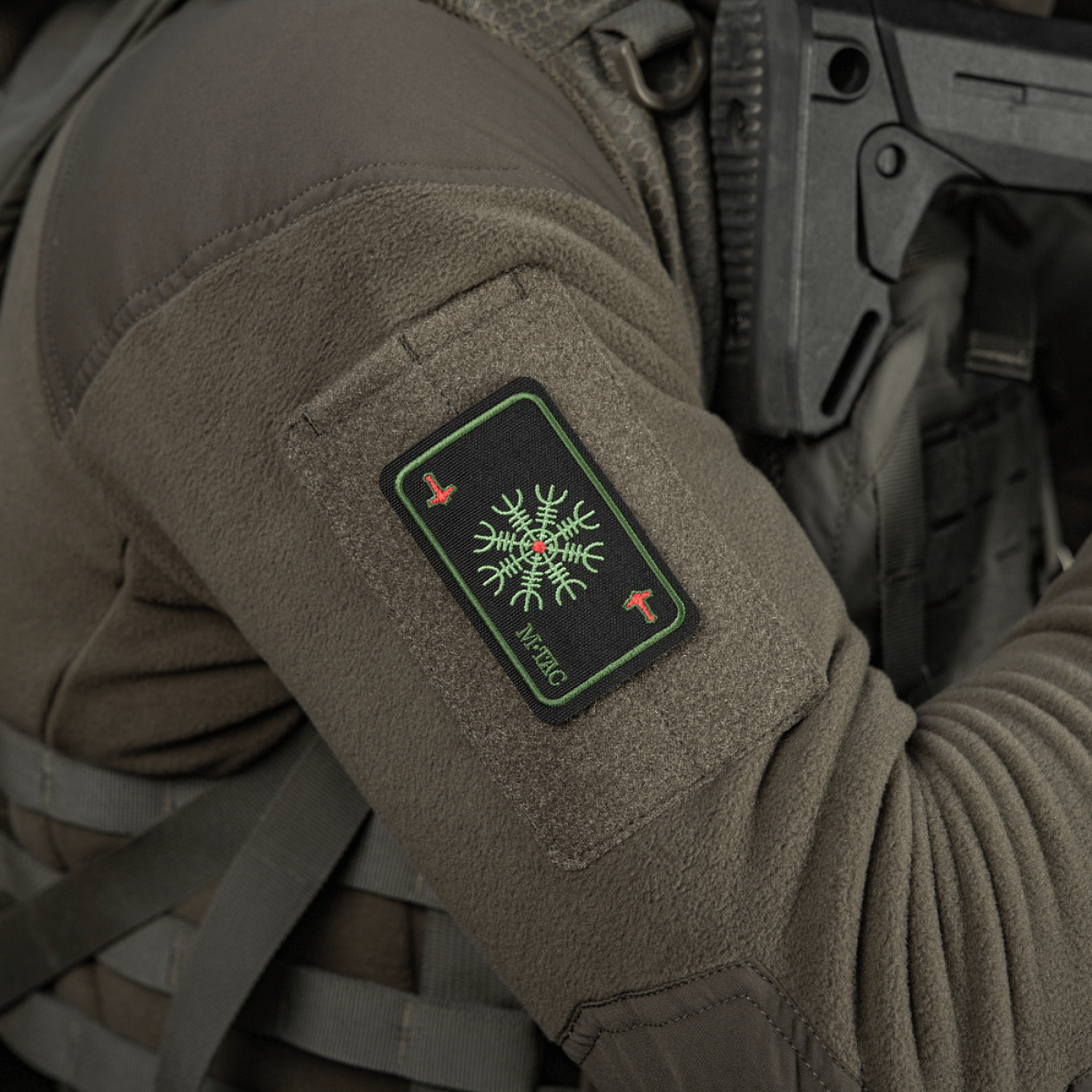 M-Tac Patch Kort Helm of Horror (Broderi) på jakke, vikingetidssymbol for styrke, lavet af Cordura 500D, fastgøres med Velcro, 8x5 cm.