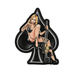 M-Tac patch Lady of Spades PVC i pin-up-stil, kvinne med gevær foran et spar-symbol, inspirert av amerikansk kultur, PVC av høy kvalitet