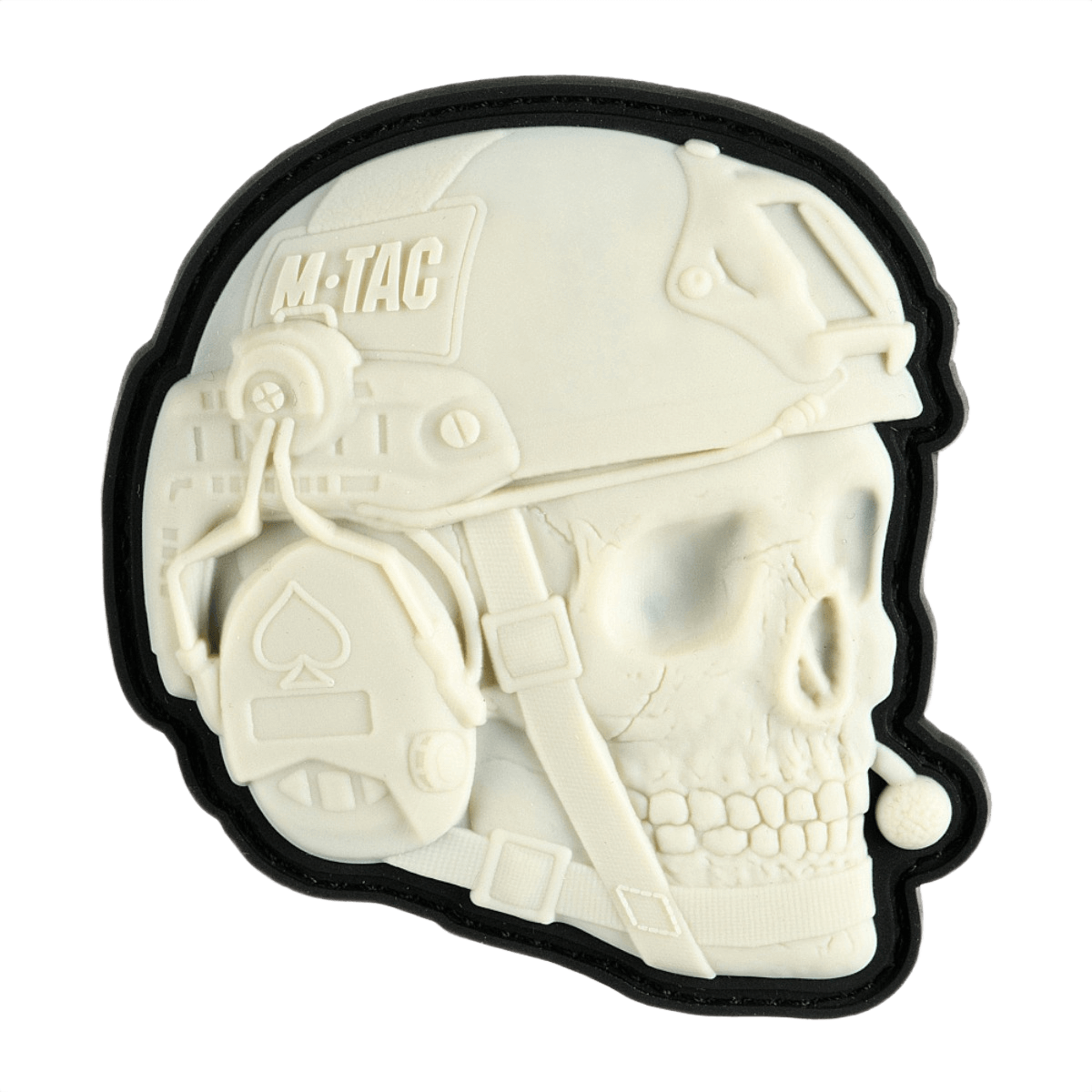 3D design af M-Tac Patch Operator 3D PVC med Velcro, til morale patch på tøj eller taktisk udstyr, hvid hjelm og kranie.