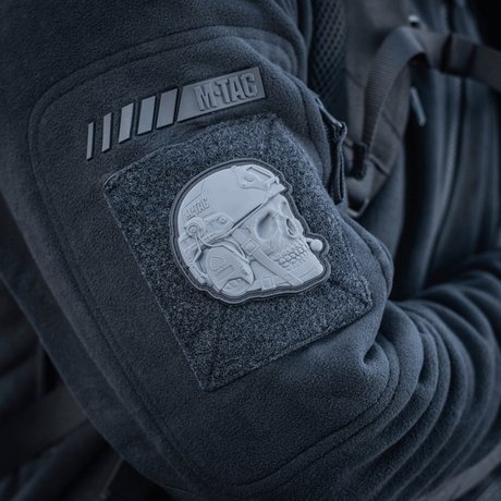 M-Tac Patch Operator 3D PVC festet på jakkearm, realistisk hette-design, morale patch med Velcro, størrelse 6 x 7 cm