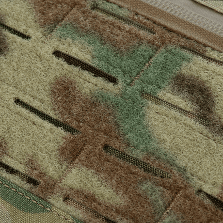 Detaljert nærbilde av Cordura 500D-materialet på M-Tac Plate Carrier Cuirass FAST Elite Gen.II i camo-mønster.