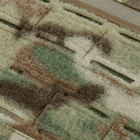 Nærbilde av M-Tac Plate Carrier Cuirass Elite Gen.II i kamuflasjemønster, laget av slitesterkt Cordura 500D-materiale med 3D mesh innvendig.