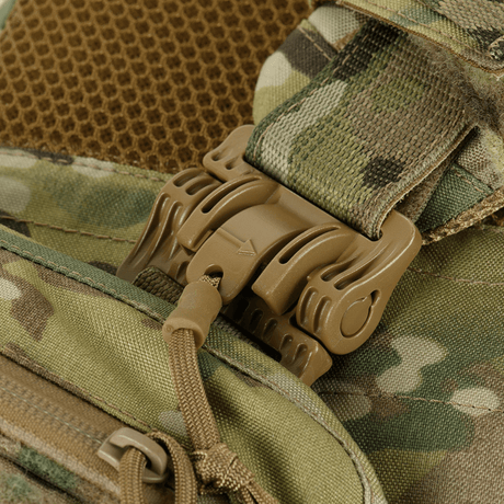 M-Tac Plate Carrier Cuirass FAST XL QRS med robust 2M ROC-hurtiglås på kamuflasjevest for ESAPI XL-plater.