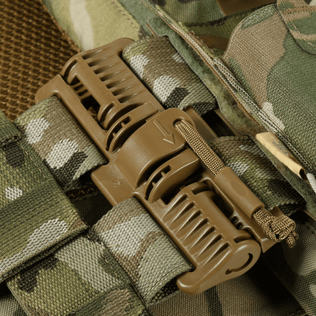 Hurtiglås 2M ROC på M-Tac Plate Carrier Cuirass FAST XL QRS for enkel justering og bruk.