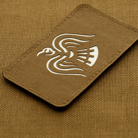 M-Tac Patch Ravneflag Laser Cut med vikingsflagg og svart ravn, laget av Cordura 500D med Velcro, ideell for taktisk utstyr.