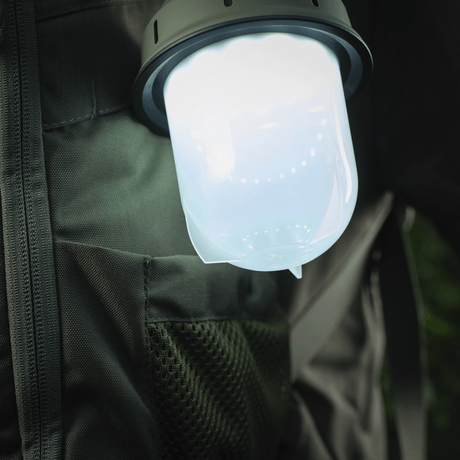 M-Tac Turist Hengelampe med mykt LED-lys, perfekt for camping og utendørsaktiviteter, retrodesign med moderne teknologi.