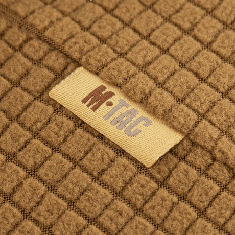 Nærbillede af M-Tac Rip-Stop Fleece Hjelmliner, behagelig og varm, ideel til kolde vejrforhold.
