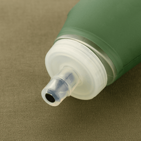 M-Tac sammenleggbar drikkeflaske i grønn TPU, ideell for fotturer, reiser og sykkelturer. Praktisk sammenleggbart design, 500 ml volum