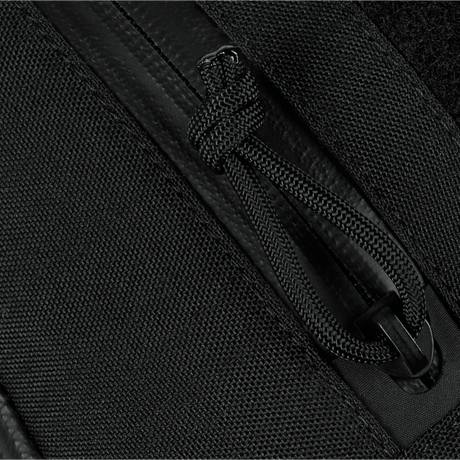 M-Tac Sphaera Hardsling Bag Large Elite med Velcro detalj av glidelås og Cordura-materiale, som viser slitesterk tekstur og design.