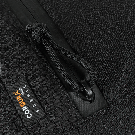 M-Tac Sphaera Hex Hardsling Bag Large Elite med CORDURA®-stoffdetaljer, nær glidelås som viser holdbar struktur.