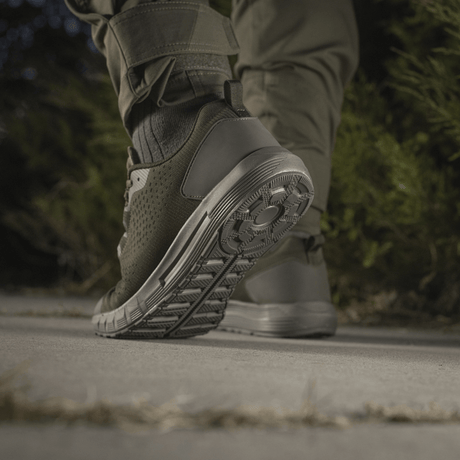 M-Tac Summer Pro Sneakers – slidstærk sål, ideel til hverdag og outdoor, åndbar polyester, gummiforstærkning, mand på gaden