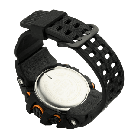 M‑Tac Taktisk Adventure-klokke i svart med robust urkasse og vannavvisende design, ideell for friluft og militærbruk.
