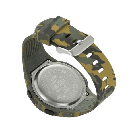 M-Tac Tactical Ur 2166 i camo med stålkasse, vanntett 5ATM, robust for utendørs og taktisk bruk. Batterikode CR2430.