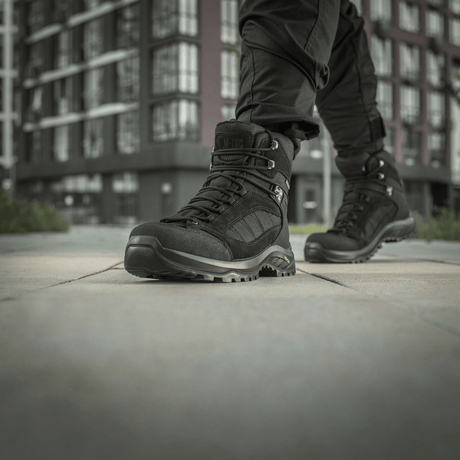 M-Tac Taktiske Demi-Season Støvler Pro Line med Vibram-sål, designet for komfort og holdbarhet ved taktiske oppgaver og fotturer.