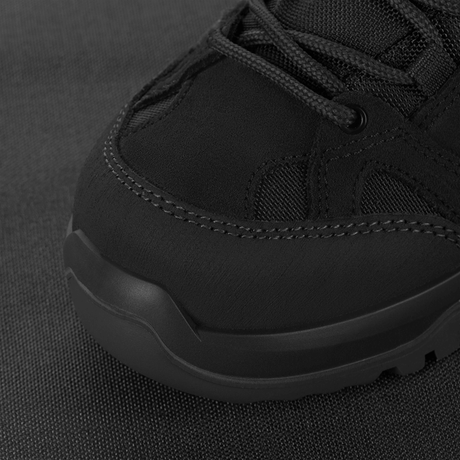 M-Tac Taktiske Demi-Season Støvler Pro Line i sort suede og Cordura med Vibram-sål, ideell for taktiske oppgaver og fotturer.