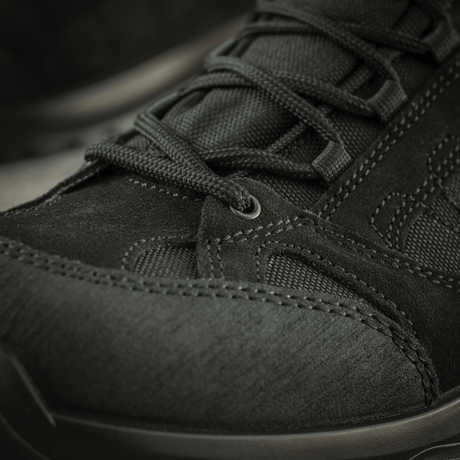 Nærbilde av M-Tac Taktiske Demi-Season Støvler Pro Line med slitesterkt suede og Cordura, designet for taktiske oppgaver og fotturer.