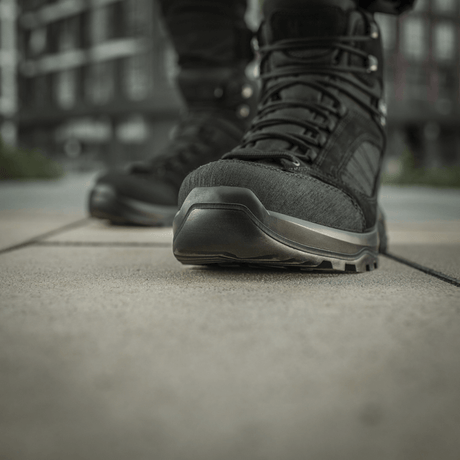 Nærbilde av M-Tac Taktiske Demi-Season Støvler Pro Line med slitesterkt suede og Cordura og Vibram-sål for taktiske formål
