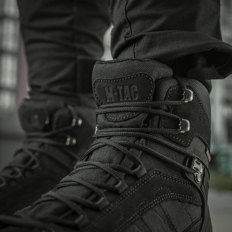 M-Tac Taktiske Demi-Season Støvler Pro Line i slitesterkt suede og Cordura med Vibram-sål for komfort og holdbarhet under taktiske oppgaver.