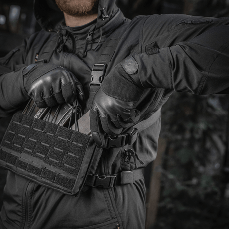 M-Tac Handsker Police Gen.2 i brug, taktiske handsker til sikkerhed og våbenhåndtering, læder og syntetisk materiale