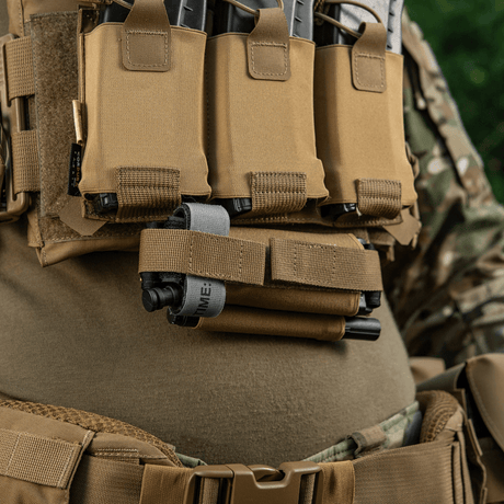 M‑Tac Tourniquet Pouch Elastic Gen.5 montert på taktisk utstyr, viser Cordura 500D-materiale og hurtigtilgangsdesign.