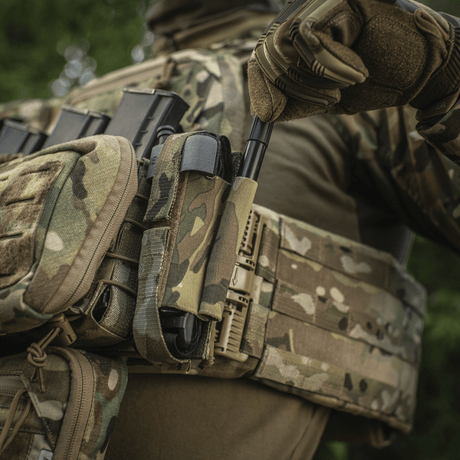 M‑Tac Tourniquet Pouch Elastic Gen.5 montert på taktisk utstyr i kamuflasjedesign.