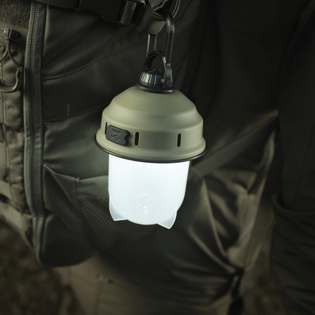 M-Tac Turist Hengelampe hengt på ryggsekk, LED-teknologi for camping og jakt, retrodesign med USB-lading