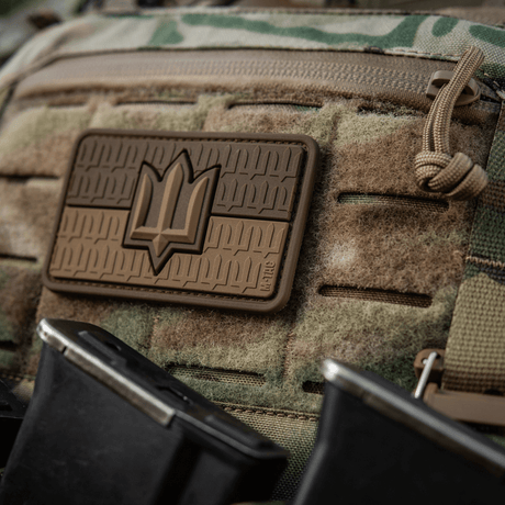 M-Tac patch Ukraine Flag med ZSU Trident PVC på militær ryggsekk, viser Ukrainas nasjonalsymbol, laget i PVC