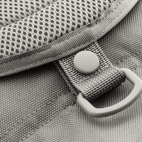 Detaljbilde av M-Tac Urban Line City Patrol veske, nær 600D polyester og knapp, egnet for urban bruk.