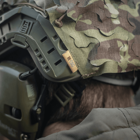 M‑Tac Vilha Hjelmcover FAST med MULTICAM-mønster på FAST-hjelm i Cordura 500D med Velcro-stropper og elastisk justering.