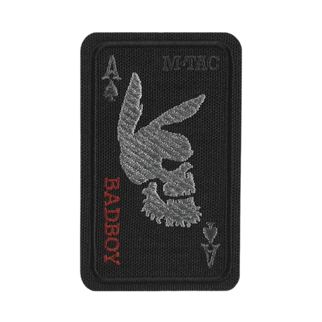 M-Tac Patch Bad Boy (broderi) med kaninkranium på ace of spades, brodert på Cordura 500D. Dimensjoner: 8 x 5 cm, festet med Velcro.