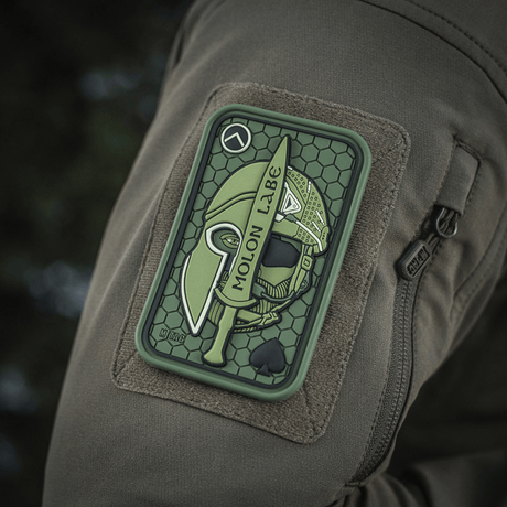M-Tac Patch Molon Labe 3D PVC i gummi med 3D-effekt og Velcro, inspirert av 300 spartanere, montert på taktisk utstyr.