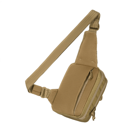 M-Tac Sling pistolveske Elite Hex med Velcro i slitesterkt Cordura-materiale, med justerbar skulderrem og velcro til patches.